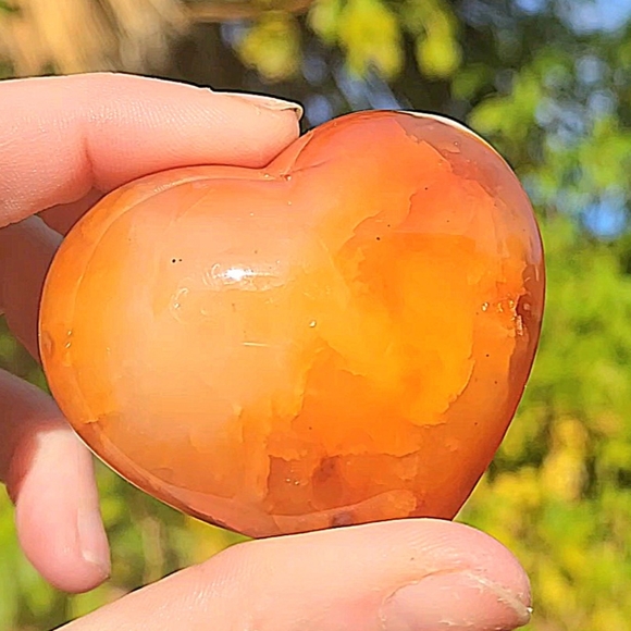 🌸🌸🌸 3/$50---Vibrant Orca Carnelian Puffy Heart Carving - Picture 3 of 17